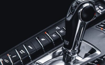 Versnellingsbakolie verversen en controleren wat elke automobilist moet weten